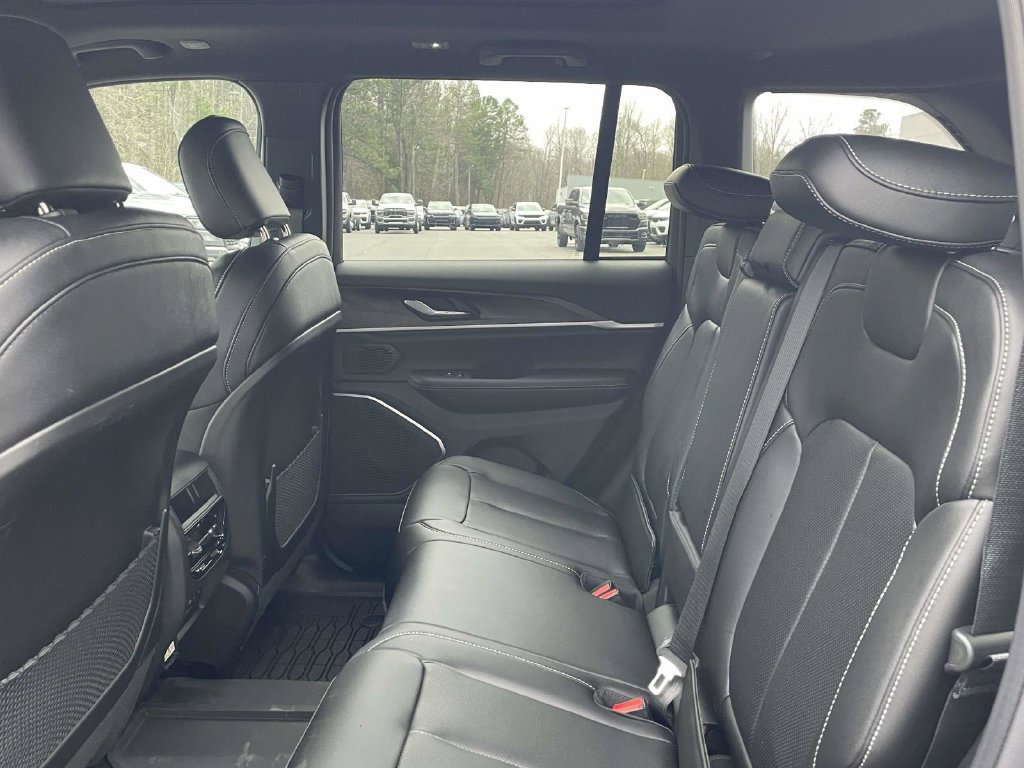 New 2026 Jeep Grand Cherokee Limited w/ Luxury Tech Group II AWD/4WD image 19