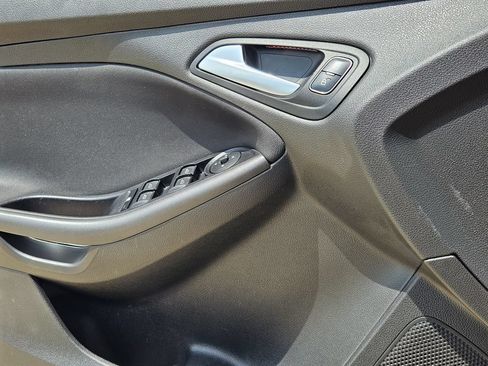 Used 2017 Ford Focus SEL w/ Cold Weather Package FWD image 22