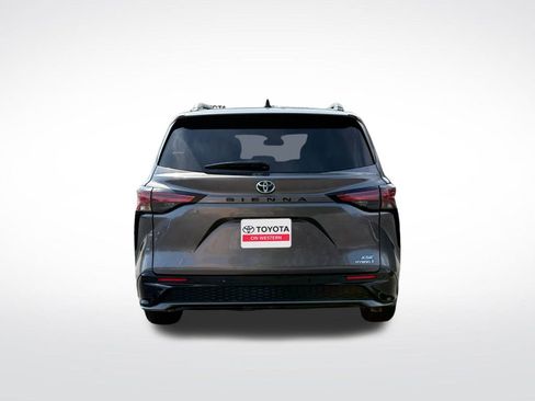 Certified 2022 Toyota Sienna XSE image 4