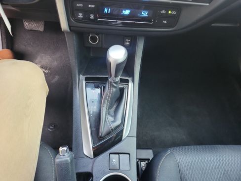 Used 2019 Toyota Corolla LE FWD image 16