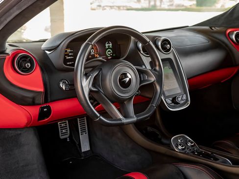 Used 2019 McLaren 570S Spider RWD image 19