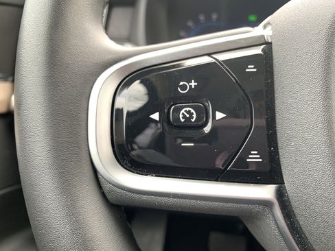 Used 2025 Volvo XC90 B6 Plus image 19