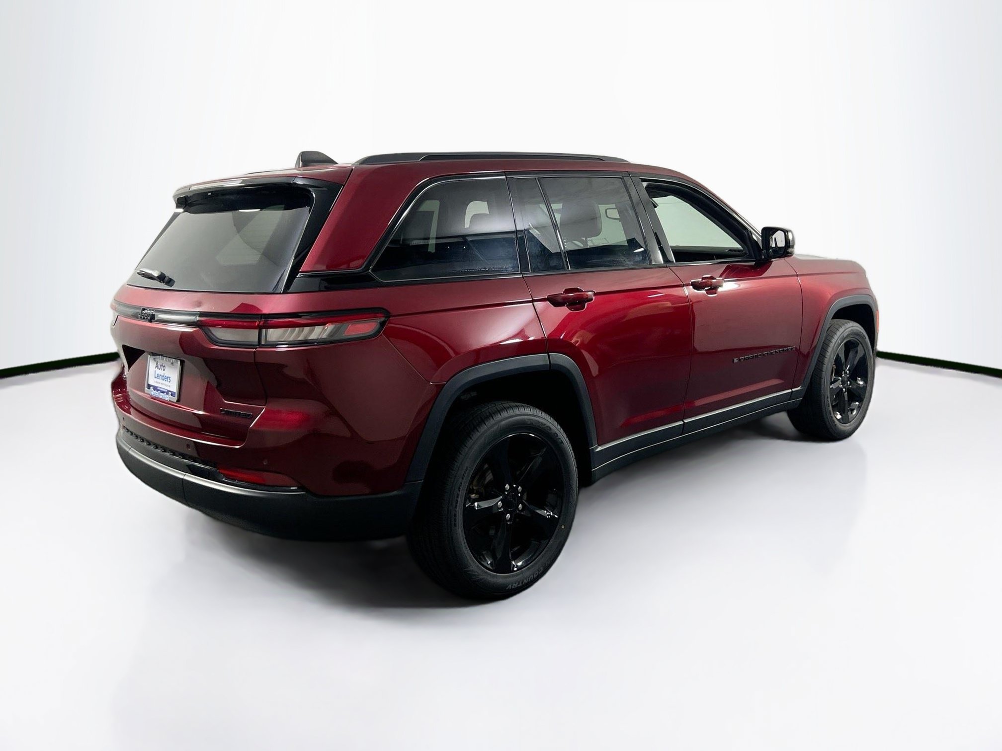 Used 2023 Jeep Grand Cherokee Limited w/ Black Appearance Package AWD/4WD image 5