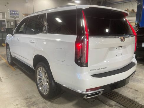 Used 2023 Cadillac Escalade Premium Luxury image 7