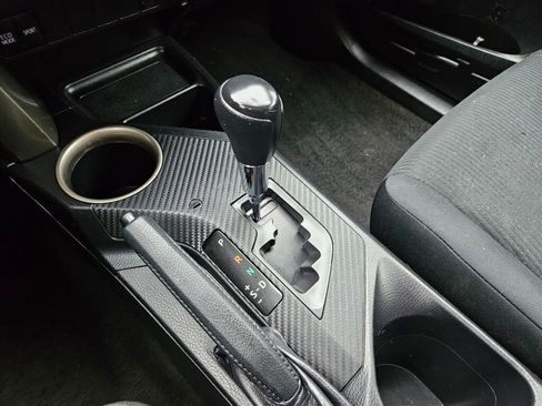 Used 2015 Toyota RAV4 LE image 21