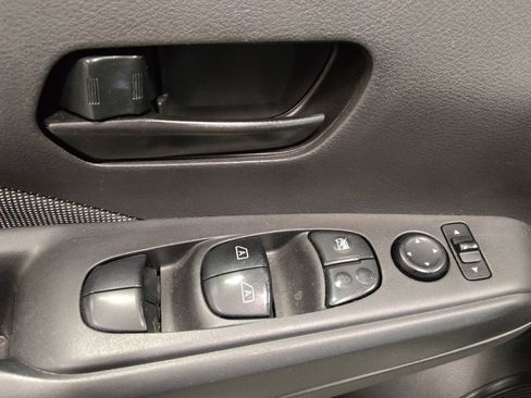 Used 2020 Nissan Kicks S FWD image 27