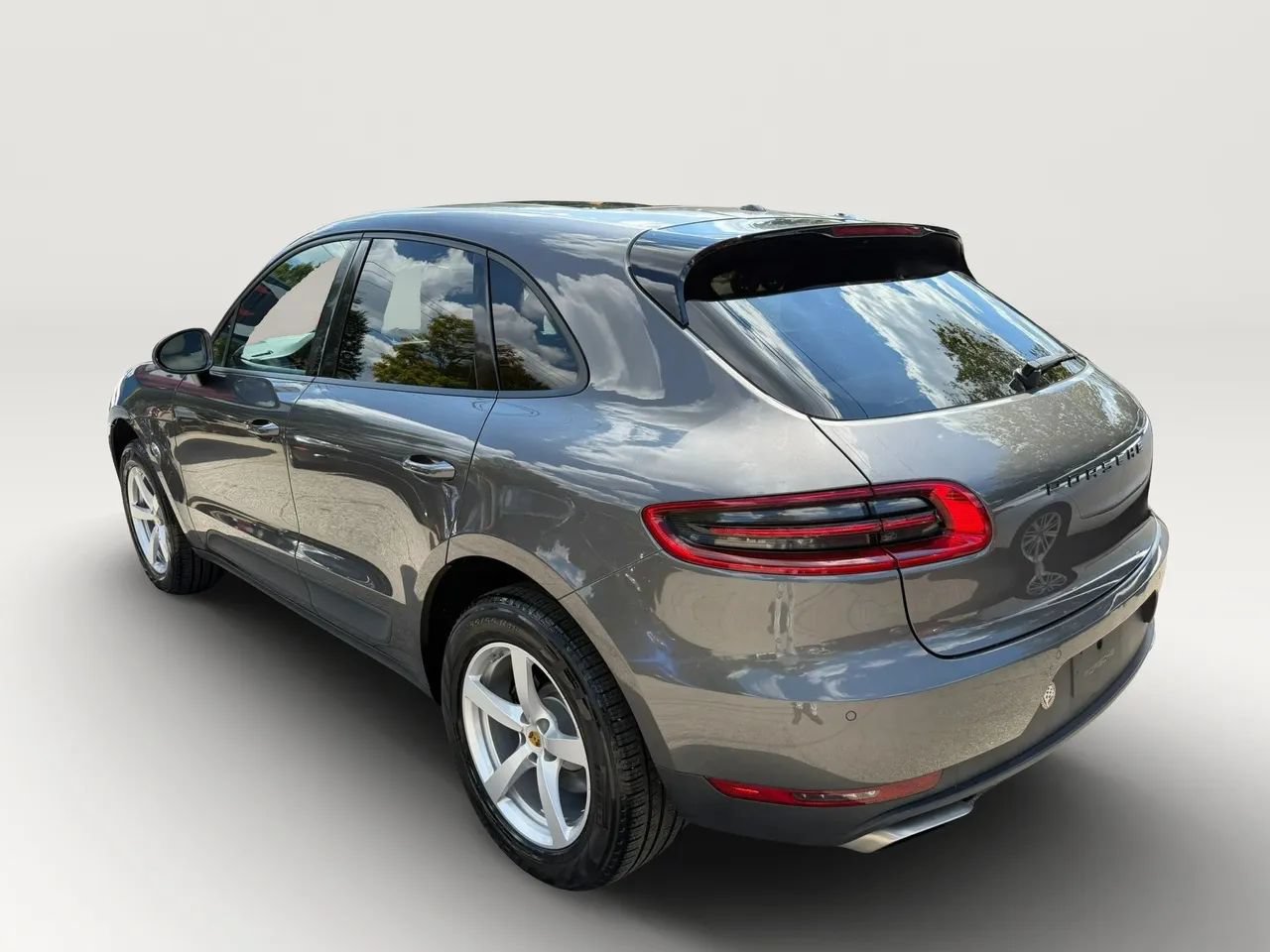 Used 2018 Porsche Macan Sport Edition AWD/4WD image 5