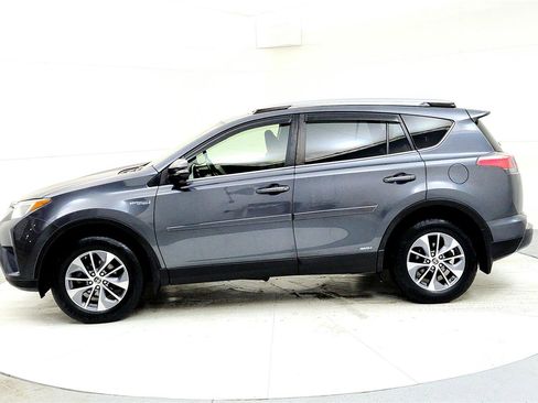 Used 2018 Toyota RAV4 XLE w/ Carpet Mat Package image 3