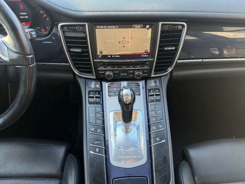 Used 2014 Porsche Panamera 4 w/ Premium Package AWD/4WD image 23