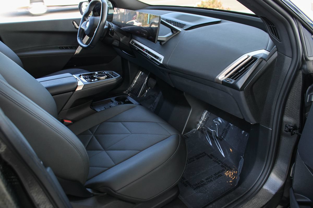 Used 2024 BMW iX xDrive50 w/ Sport Package AWD/4WD image 19