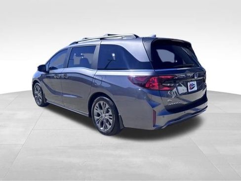 Used 2026 Honda Odyssey Touring image 3