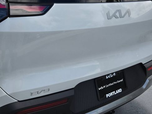 Certified 2024 Kia EV9 Wind AWD/4WD image 14