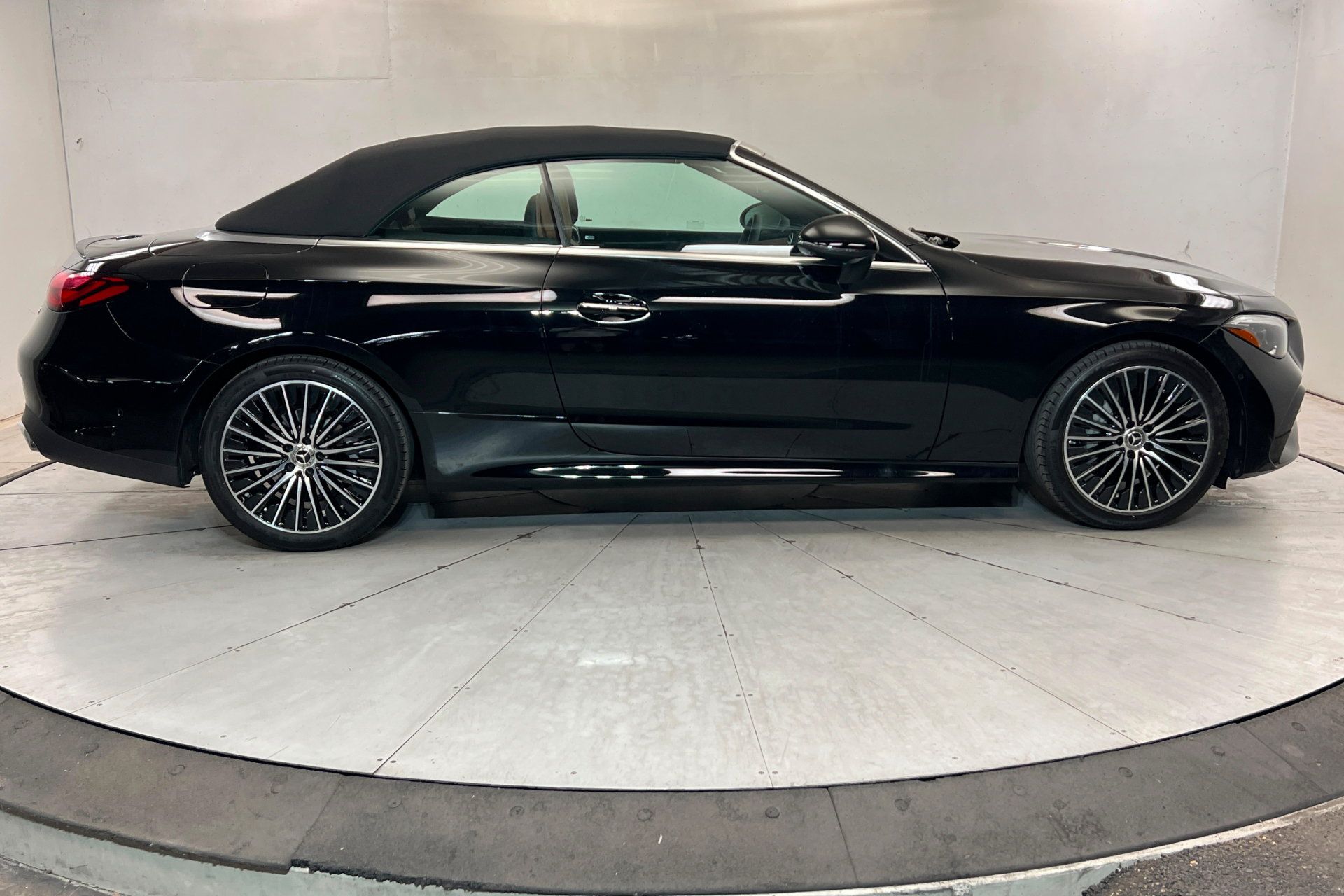 New 2027 Mercedes-Benz CLE 300 4MATIC Cabriolet image 6