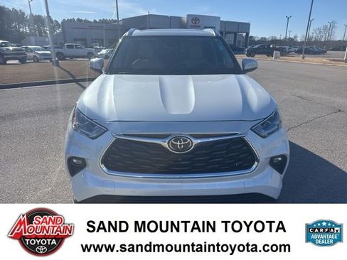 Used 2022 Toyota Highlander Platinum image 8