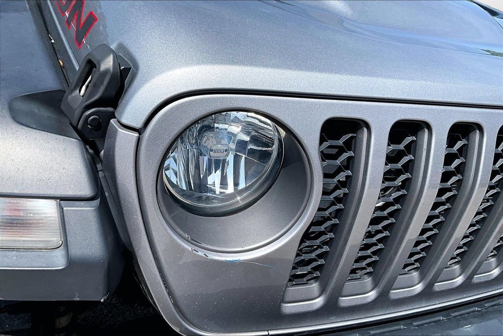 Used 2020 Jeep Gladiator Rubicon w/ Trailer Tow Package AWD/4WD image 32