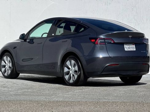 Used 2023 Tesla Model Y Long Range AWD/4WD image 5