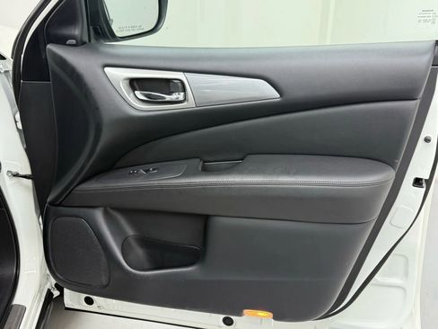 Used 2018 Nissan Pathfinder SL w/ Midnight Edition Package image 16