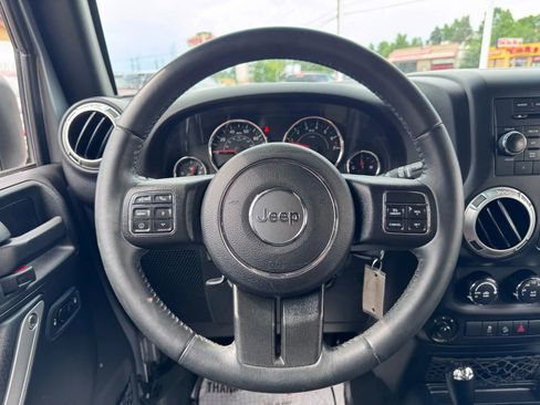 Used 2017 Jeep Wrangler Unlimited Rubicon w/ Connectivity Group image 20