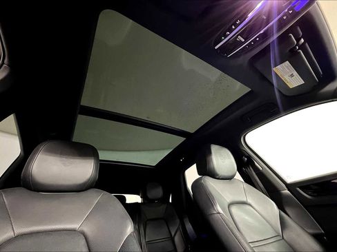 Used 2022 Porsche Cayenne image 25