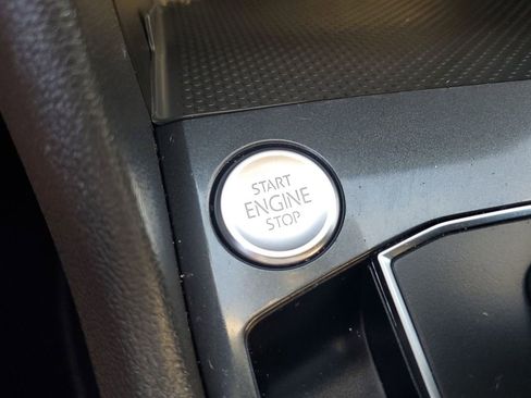 Used 2019 Volkswagen Tiguan SE image 37