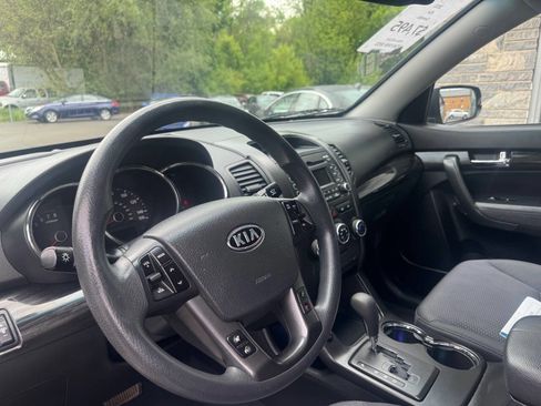 Used 2011 Kia Sorento 2WD w/ Convenience Pkg image 12