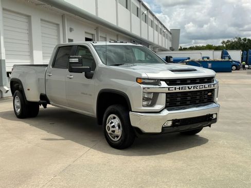 Used 2022 Chevrolet Silverado 3500 LT w/ Convenience Package AWD/4WD image 4