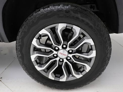 Used 2023 GMC Canyon Denali image 15