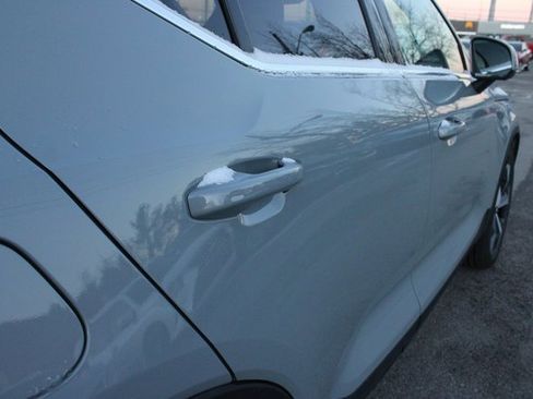 Used 2025 Volvo XC40 B5 Plus image 41