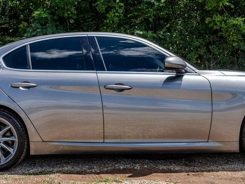 Used 2018 Alfa Romeo Giulia AWD image 6