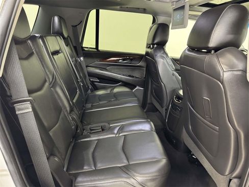 Used 2019 Cadillac Escalade Luxury image 13