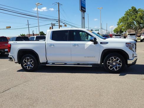 Used 2022 GMC Sierra 1500 SLT AWD/4WD image 12
