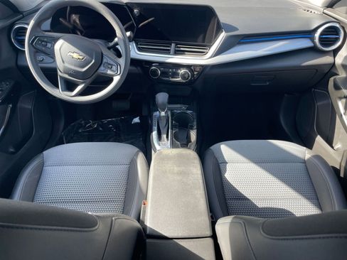 Used 2025 Chevrolet Trax LT image 39