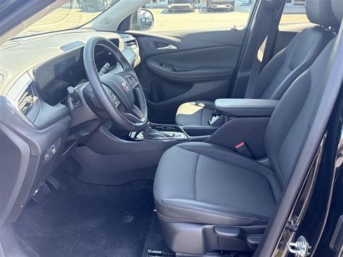 Certified 2025 Buick Encore GX Preferred FWD image 18