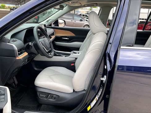 Used 2026 Toyota Grand Highlander Limited image 8