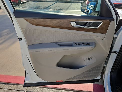 New 2026 Volkswagen Atlas SE image 13