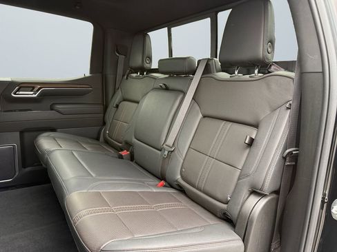 Used 2023 Chevrolet Silverado 1500 High Country image 13