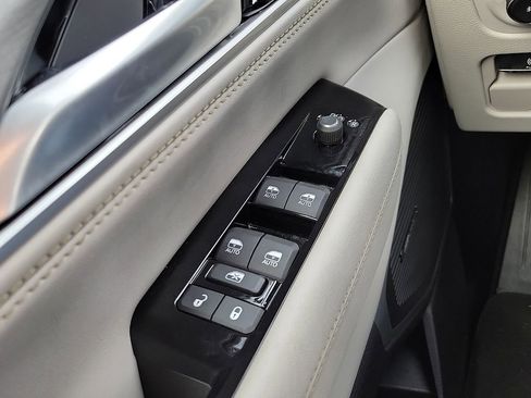 Used 2025 Jeep Wagoneer 4WD image 14