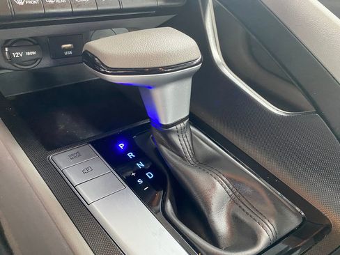 Certified 2024 Hyundai Elantra SEL image 17