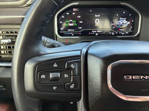 Used 2024 GMC Sierra 2500 Denali Ultimate image 11