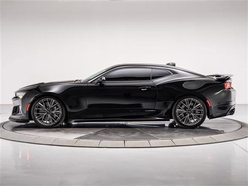 Used 2020 Chevrolet Camaro ZL1 image 2