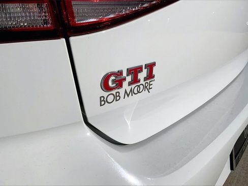 Used 2020 Volkswagen GTI SE image 8