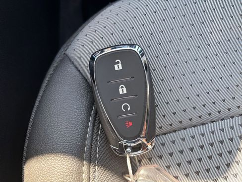 Used 2025 Chevrolet Trax LT w/ LT Convenience Package FWD image 21