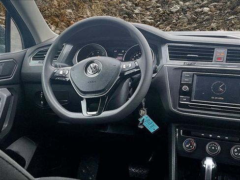 Used 2018 Volkswagen Tiguan S image 5