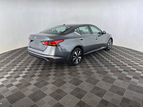 Certified 2021 Nissan Altima 2.5 SV w/ SV Premium Package AWD/4WD image 5