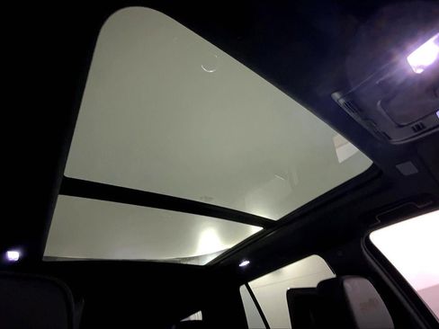 Used 2025 Chevrolet Tahoe High Country image 29