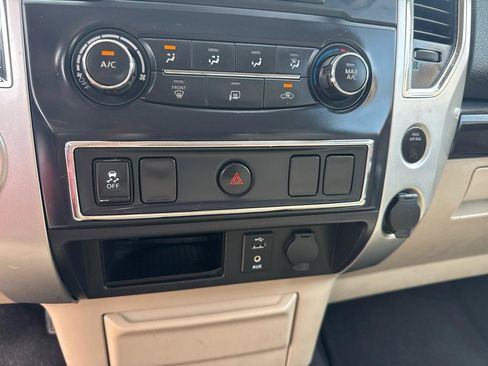Used 2017 Nissan Titan SV RWD image 18