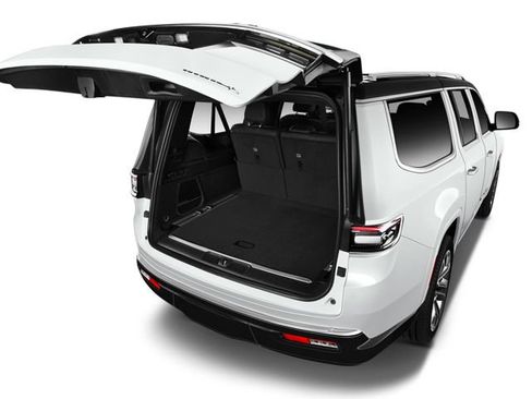 Used 2024 Jeep Grand Wagoneer Series III w/ Rear-Seat Entertainment Group AWD/4WD image 7