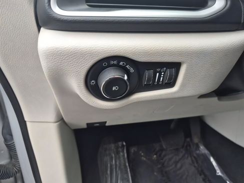 Used 2022 Chrysler Pacifica Touring-L FWD image 20