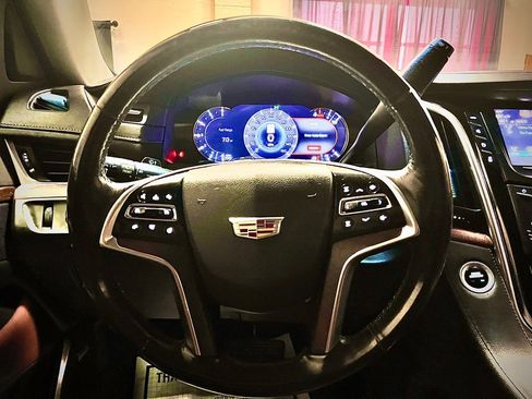 Used 2018 Cadillac Escalade ESV Premium Luxury AWD/4WD image 16