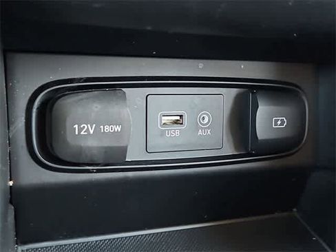 Used 2020 Hyundai Santa Fe SE image 28